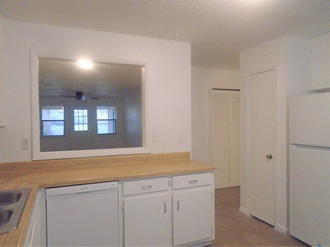 Building Photo - 418 Hargrove St