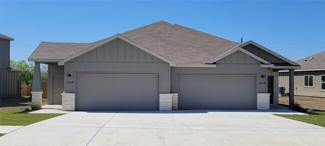 Building Photo - 1216 Garland Rd