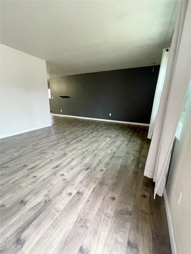 Building Photo - 712 Juniper Dr