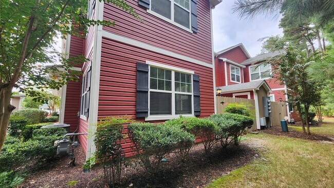 Building Photo - 2462 Leytonstone Dr
