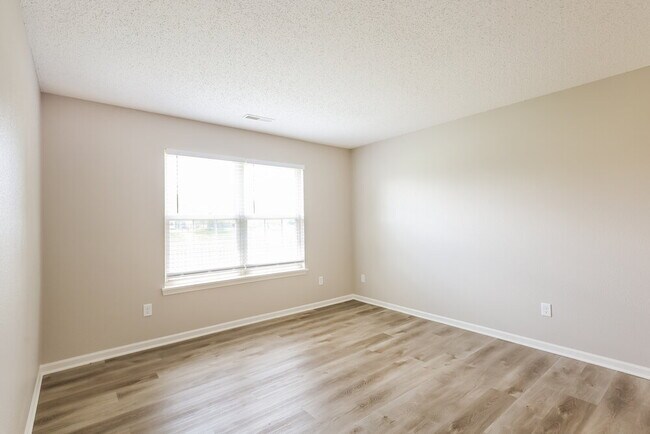 Building Photo - 1725 Cold Spring Dr