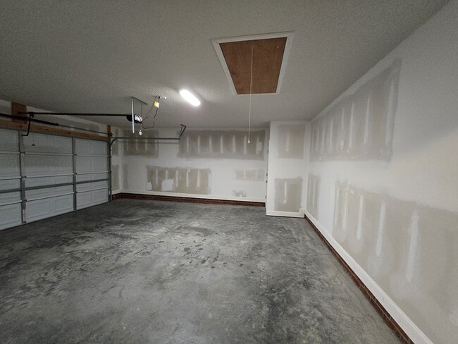 Building Photo - 982 Westfield Ct