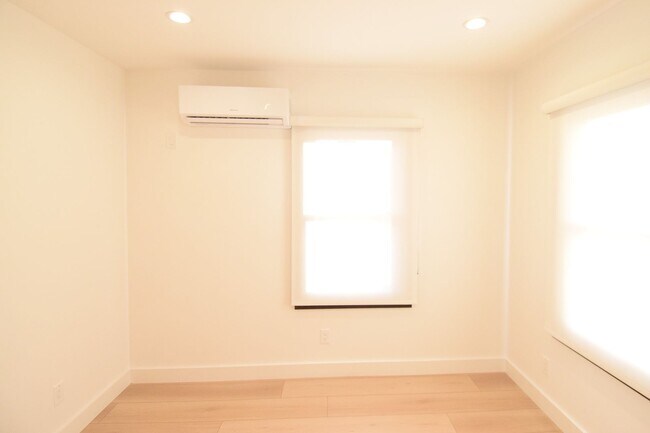 Building Photo - 317 Ocean Park Blvd