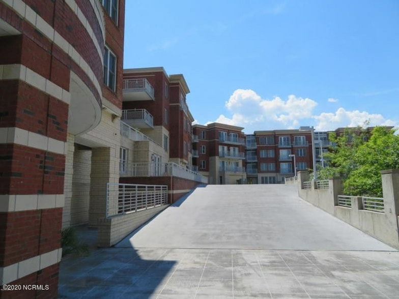 Building Photo - 101 Sky Sail Blvd