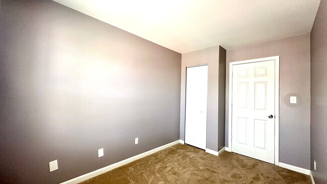 Building Photo - 704 St Peters Ct