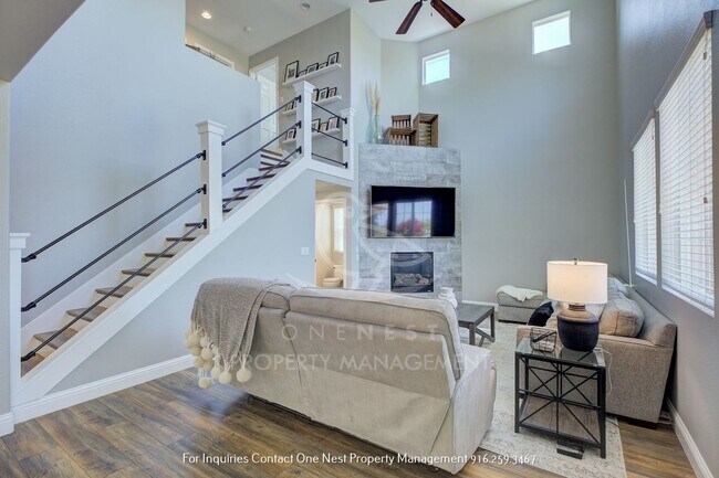Building Photo - Lincoln Crossing, 4 bedroom 2.5 bath