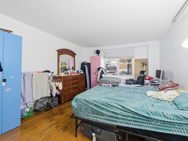 Building Photo - 201 St Pauls Ave