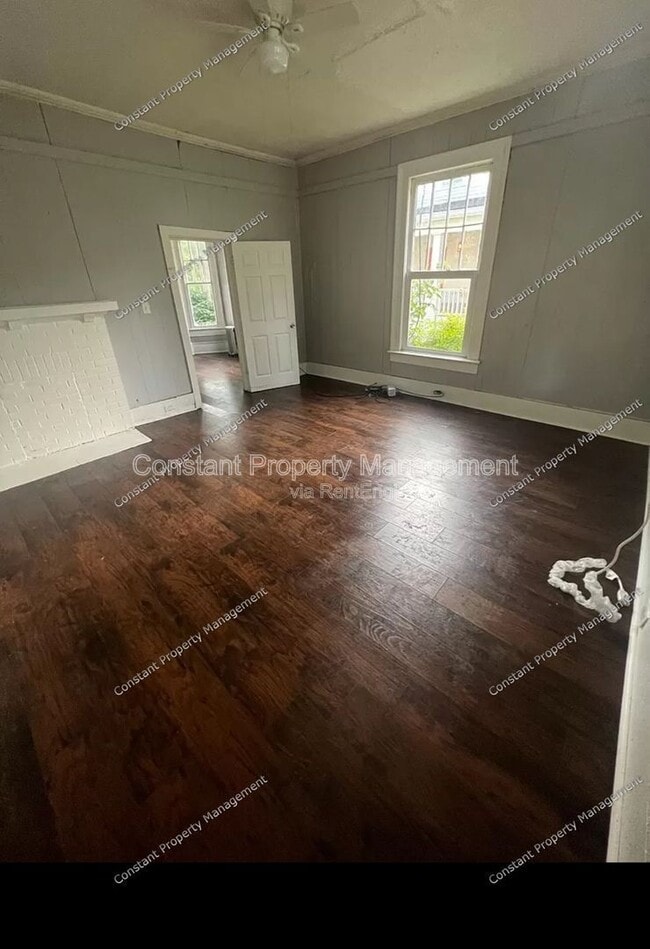 Building Photo - 616 W Poplar St