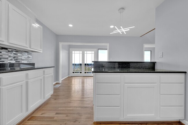 Building Photo - 294 Shades Crest Rd