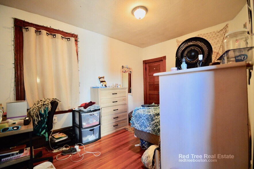 Building Photo - 145 Marcella St