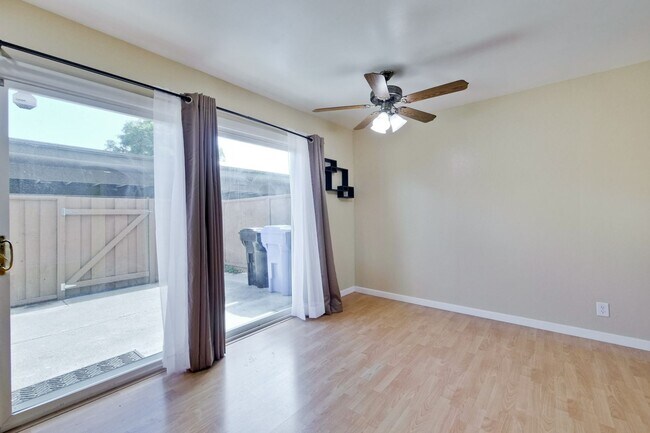 Building Photo - Beautiful 4 Bed 2.5 Bath Town Home in Fremont Northgate Area !