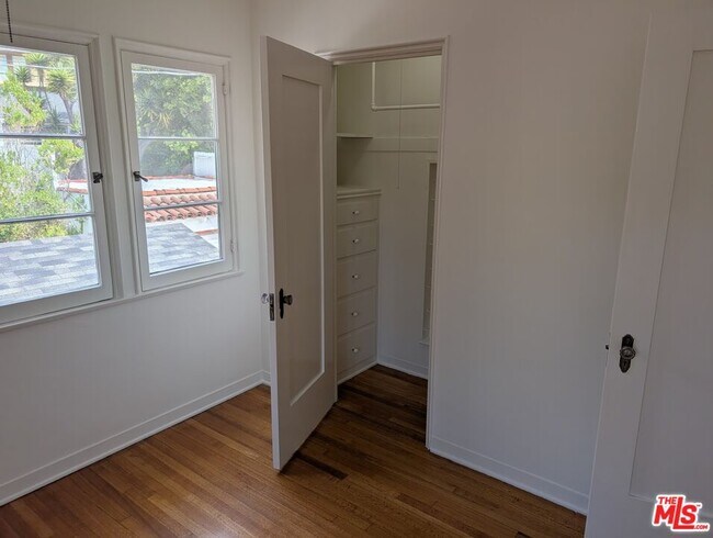 Building Photo - 1612 1/2 Glendon Ave