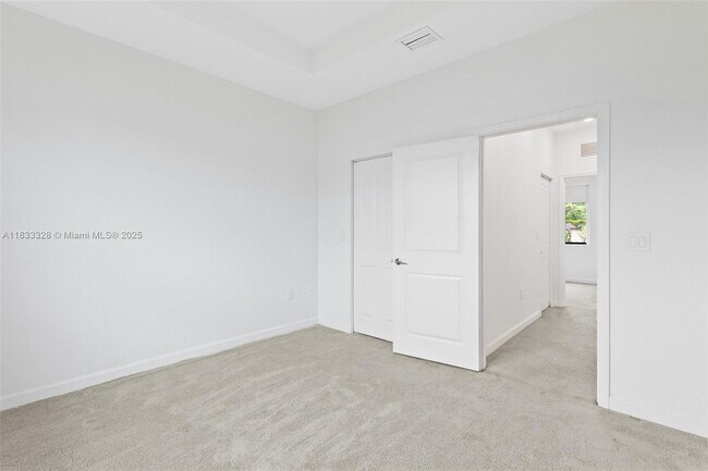 Building Photo - 965 NE 211th St