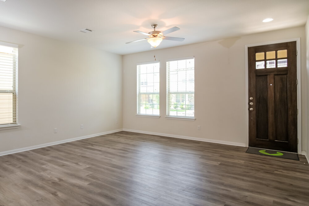 Building Photo - 200 Diamond Point Dr