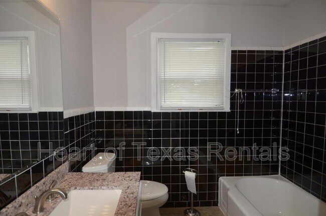 Building Photo - 2021 Travis St