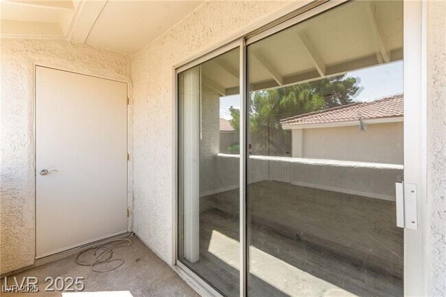 Building Photo - 7300 W Pirates Cove Rd