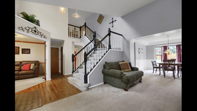 Building Photo - 2 Story Home for Rent in the Briargate Area