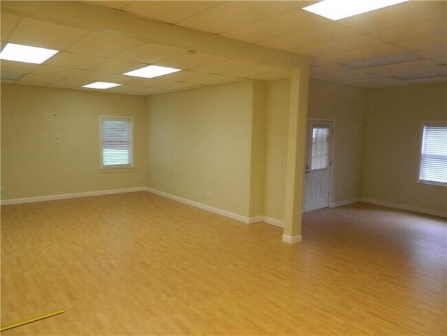 Building Photo - 4780 Summerset Ln