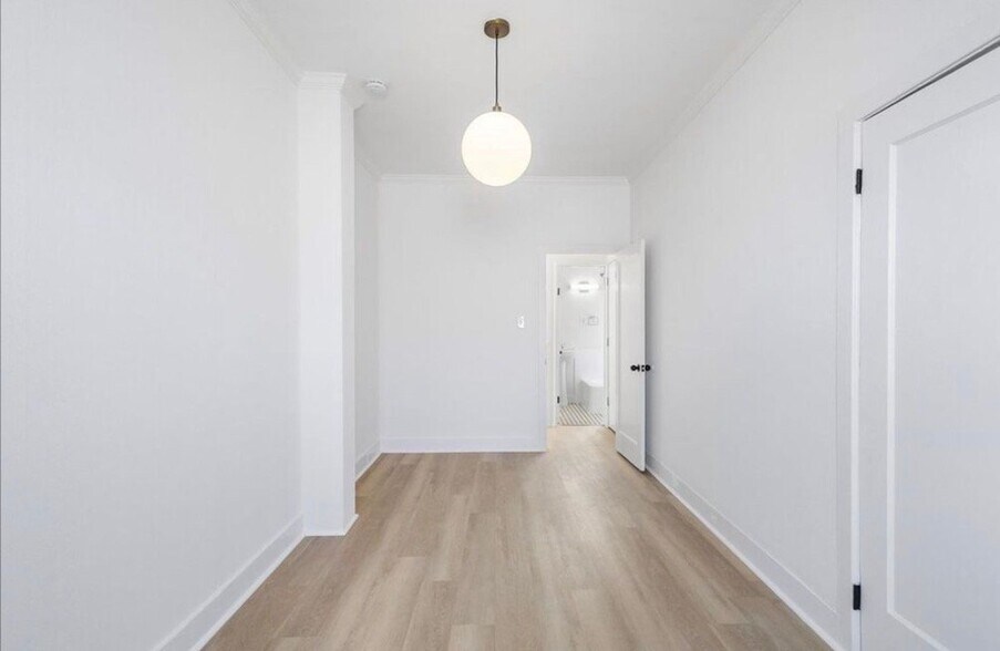 Building Photo - 1551 St Charles St