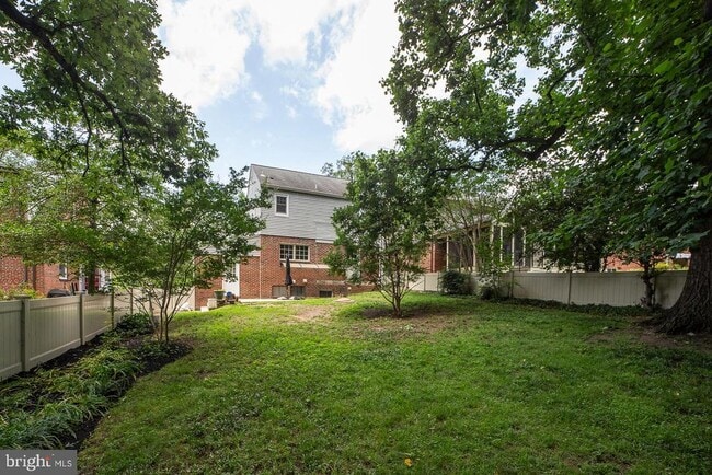 Building Photo - 6717 44th Ave