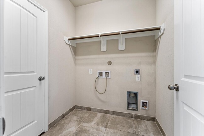 Building Photo - 3723 Lake Varano Cir