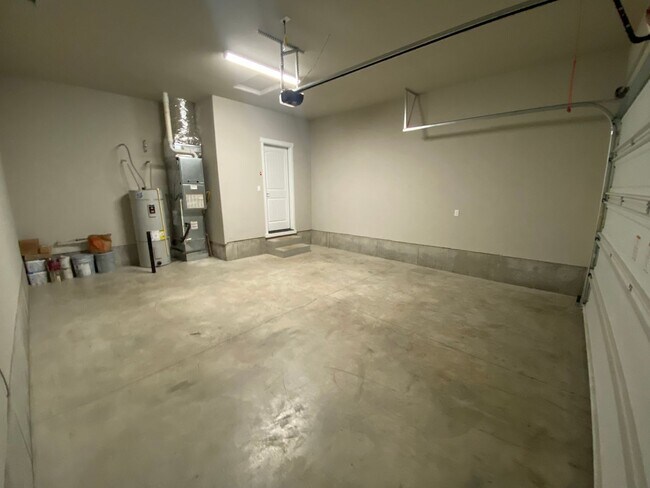 Building Photo - 556