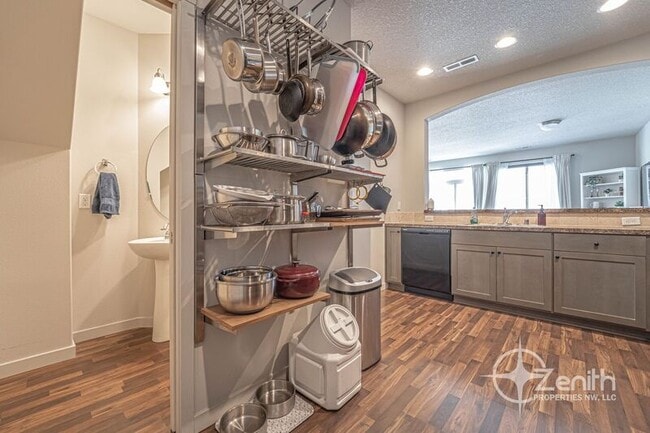 Building Photo - 5921 NE 48th St