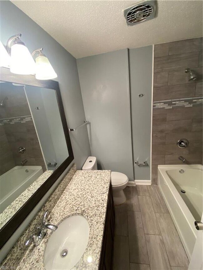 Building Photo - Four Bedroom Home in Virginia Beach