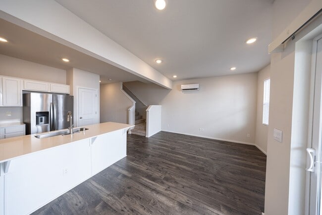 Building Photo - 6313 NE 61st Ave
