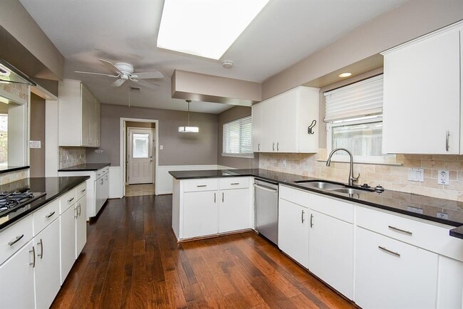 Building Photo - 5531 Yarwell Dr