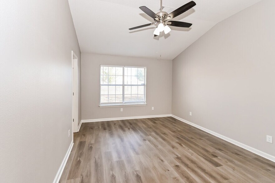 Building Photo - 190 Pine Ridge Ln
