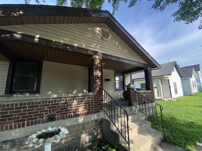 Building Photo - 1437 S Reisner St