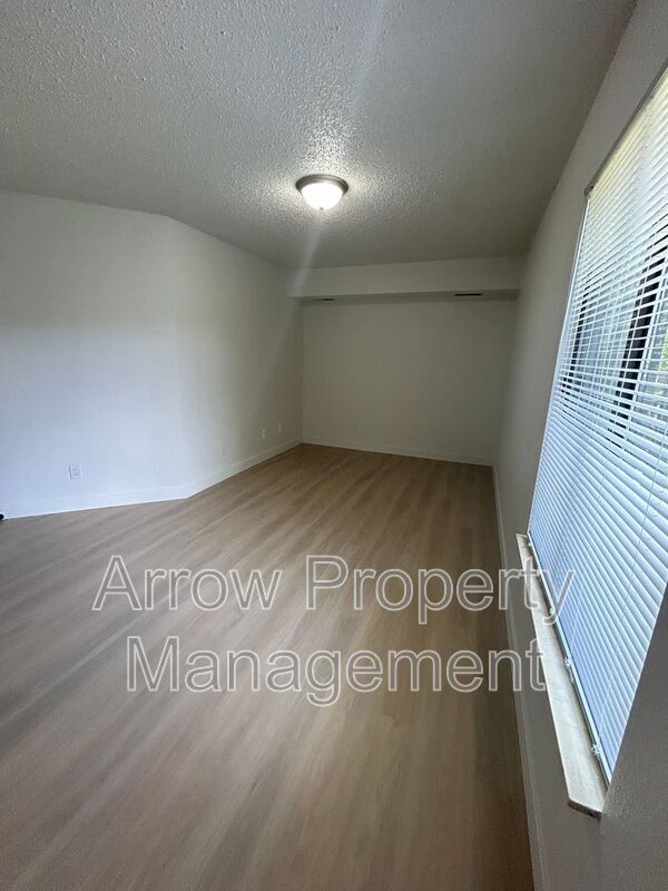 Building Photo - 205 E Arbor Ave