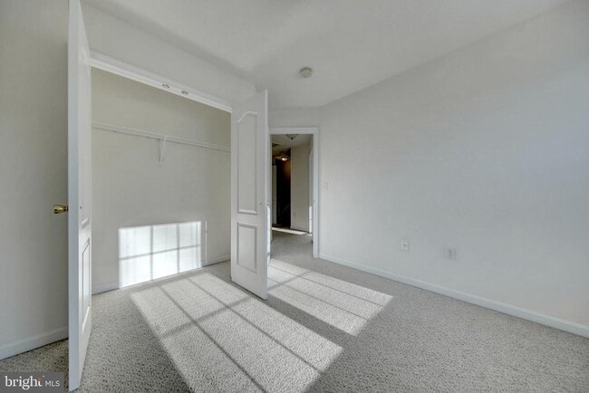 Building Photo - 8 Shady Tree Ct