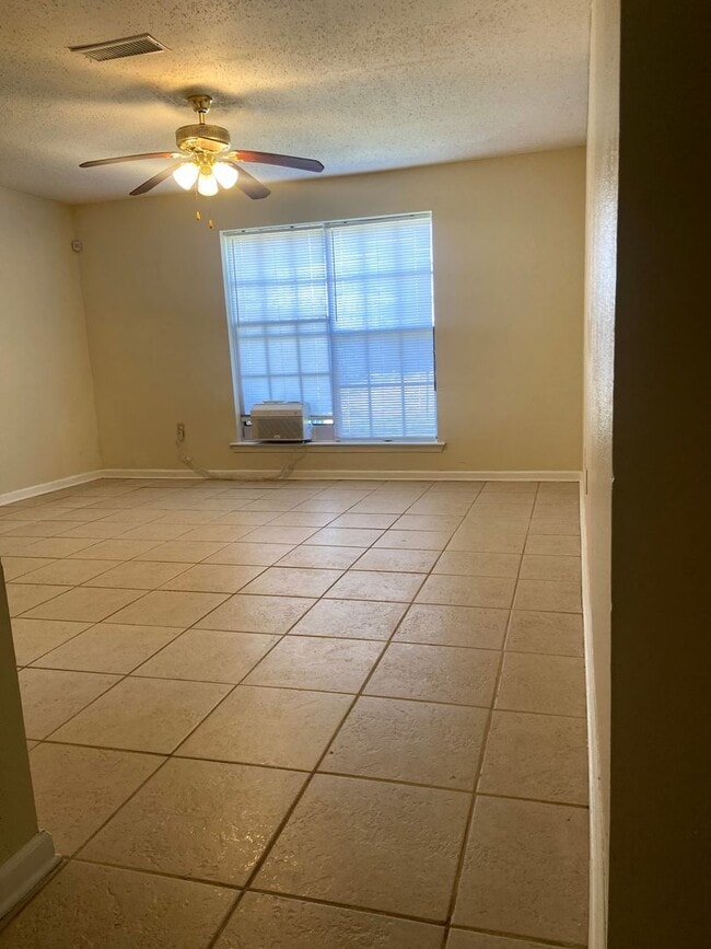 Building Photo - Gervais St