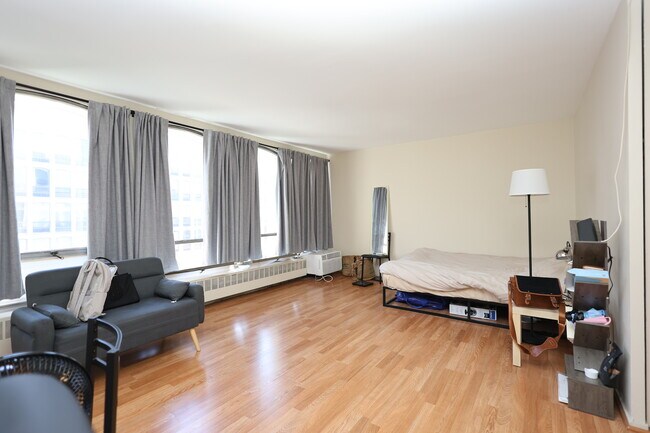 Building Photo - 1401 E 55th St