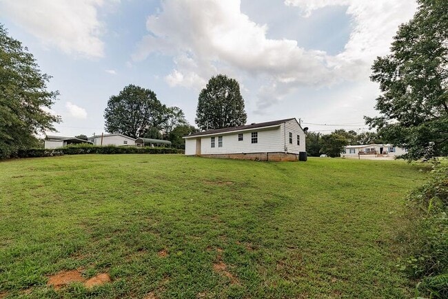 Building Photo - 261 Alberta Dr