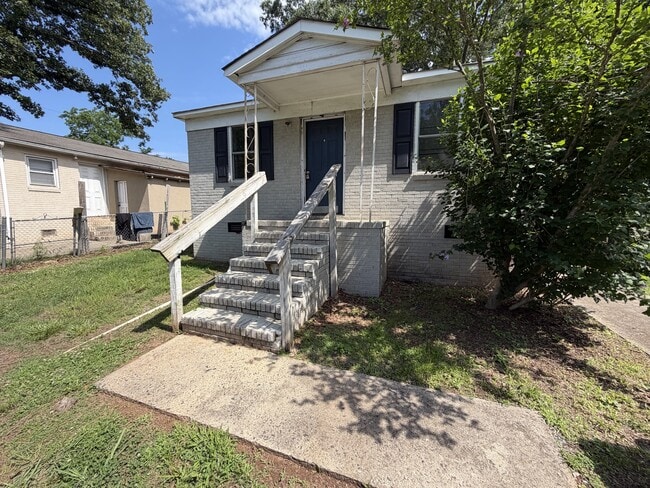Building Photo - 932 Wainwright Ave