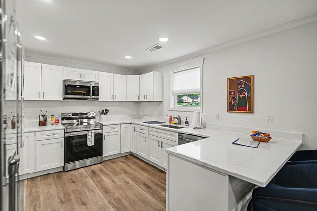 Building Photo - 2100 Thimble Creek Dr