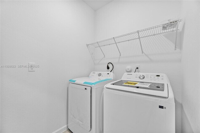 Building Photo - 2498 SE 25th Ct