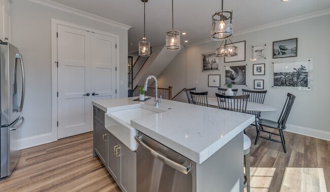 Building Photo - 1106 S Eldridge Ln