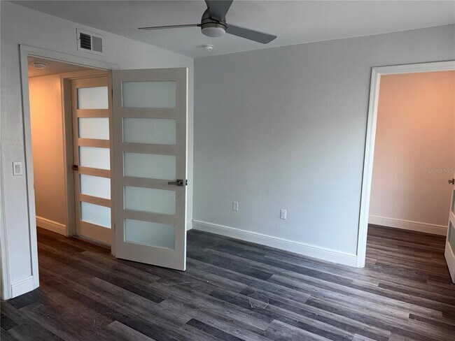 Building Photo - 9481 Highland Oak Dr