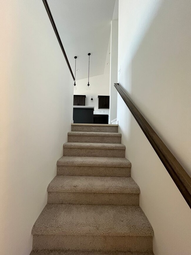 Building Photo - 3 Bed 3 Bath Townhome