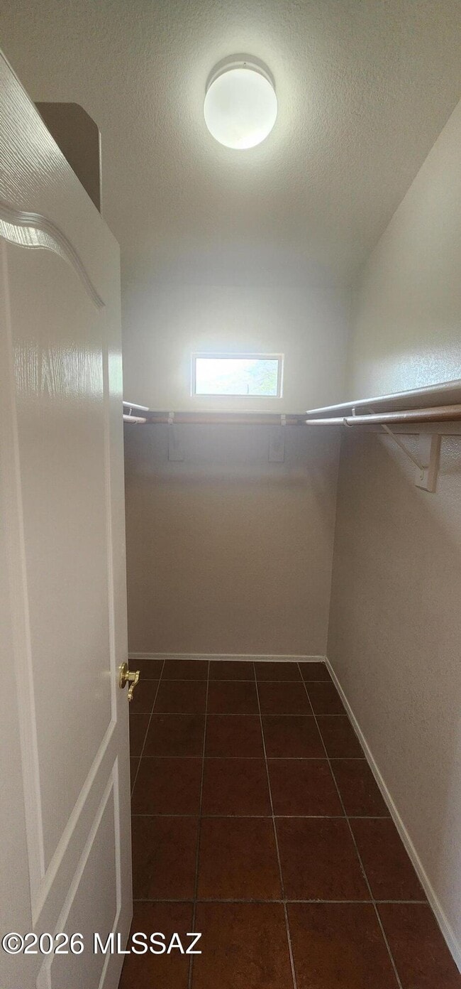 Building Photo - 71 E Windhill Dr