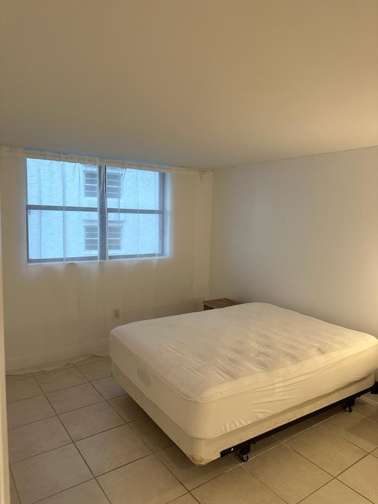 1/2 Bedrooms - 1621 Collins Ave