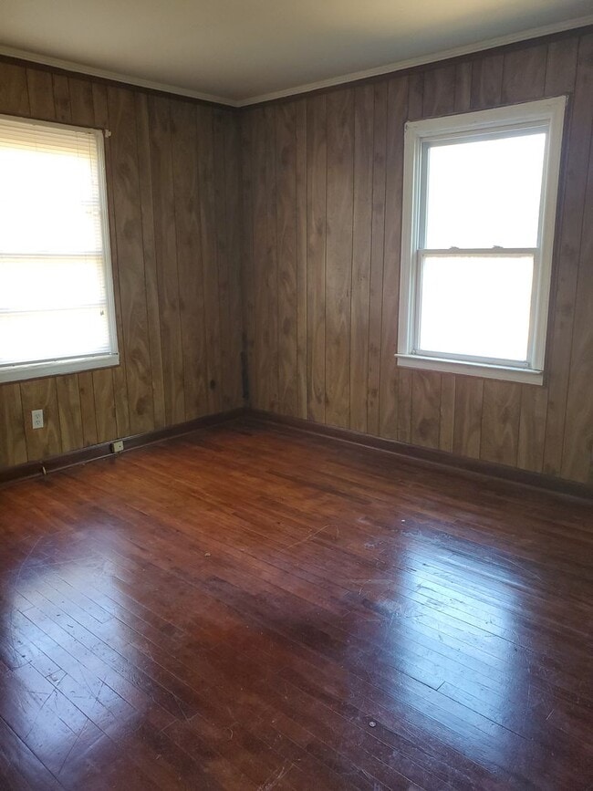 Building Photo - Cozy House