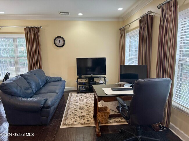 Building Photo - 10 Lancaster Pl