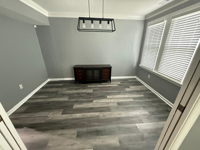 Building Photo - 4 bedroom 3 baths single family house clos...