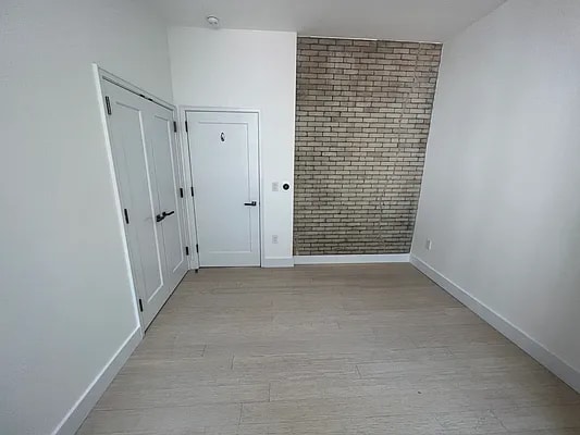Building Photo - 133 E 39th St