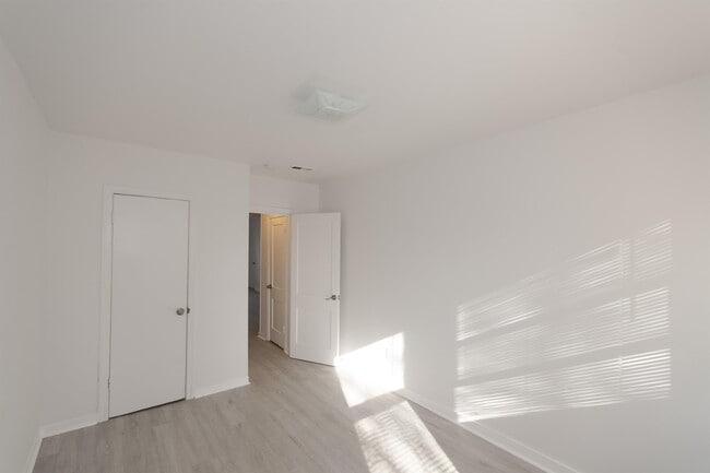 Building Photo - 3217 Dubois Pl SE